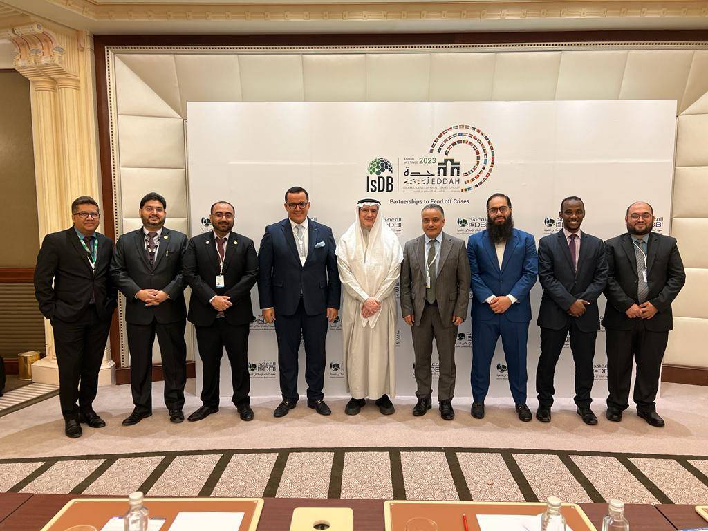 مع أعضاء معهد دراسات البنك الإسلامي للتنمية